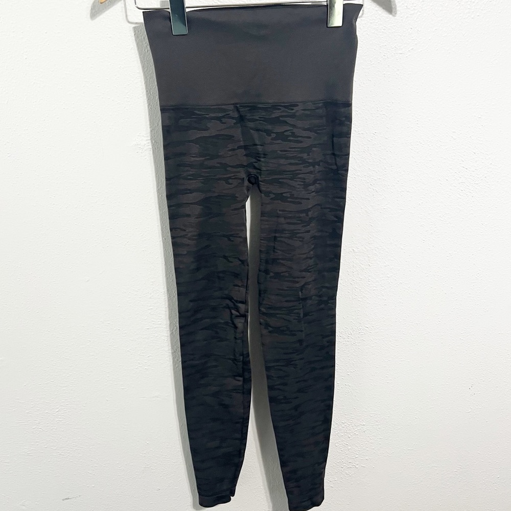 Assets by Spanx Camo style legging size med